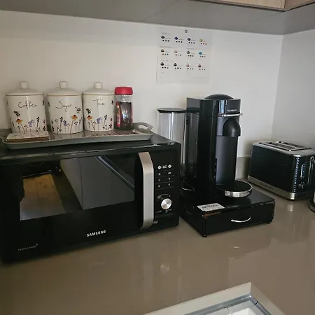 A Spacious Double Room In Bromley-By-Bow